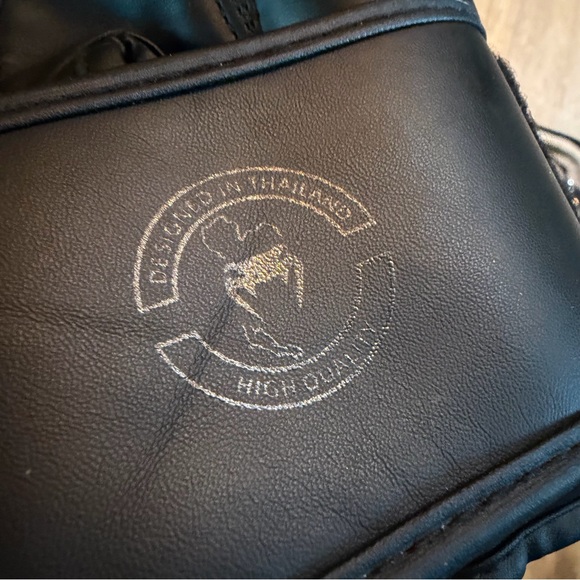 Venum Challenger 2.0 Boxing Gloves - Picture 6 of 9